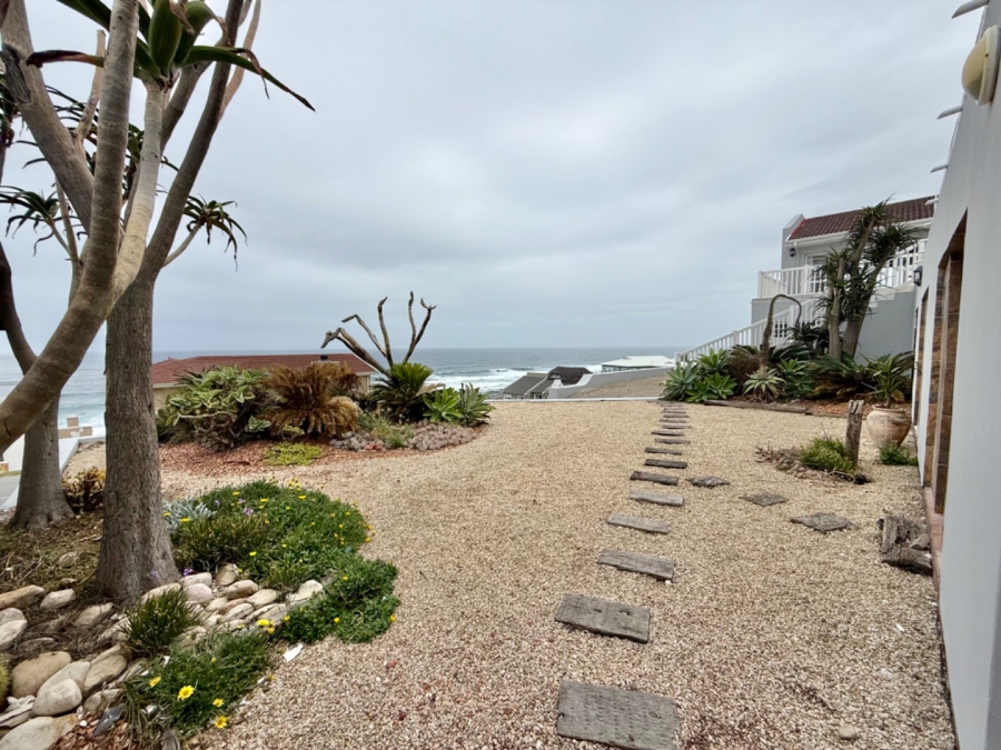 5 Bedroom Property for Sale in Seaview Eastern Cape